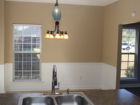 4th image of 9 SE Pine View Dr
