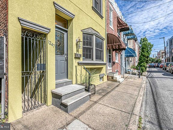 3rd image of 1247 E Oxford St