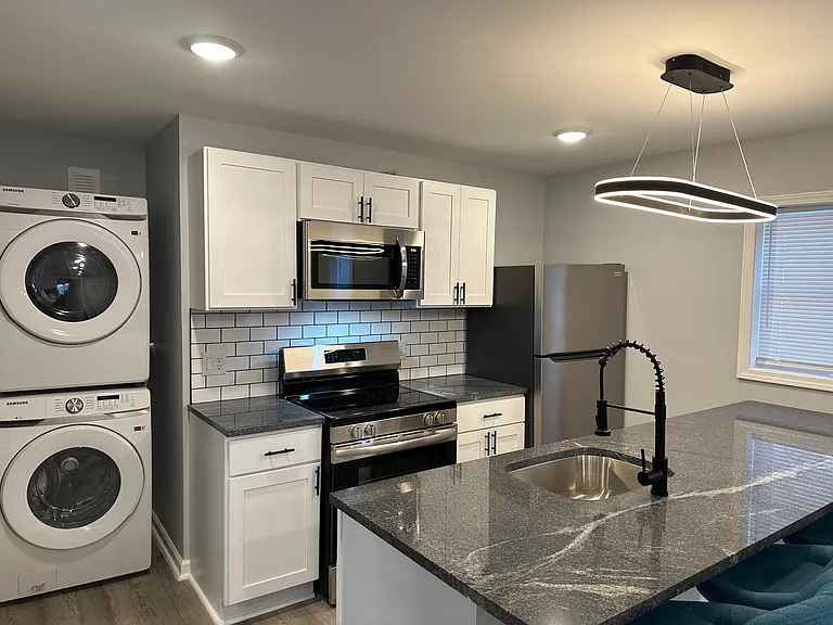 127 Henderson St #2 — Photo 33
