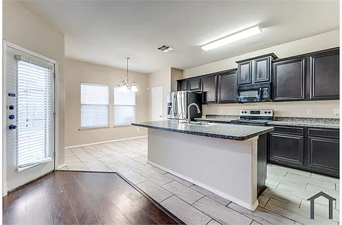 2217 Stonebrook Ln Photo 1