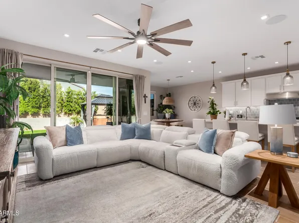 7674 W TETHER Trail, Peoria, AZ 85383