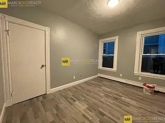 819 E 2nd St #3 — Photo 5