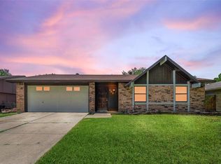 402 E Grenoble Dr, Grand Prairie, TX 75052