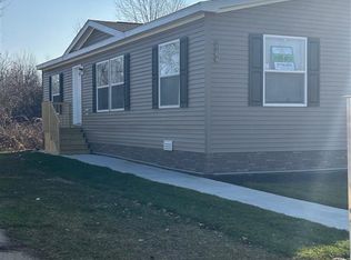 1164 Maple Leaf Ct, Charlotte, MI