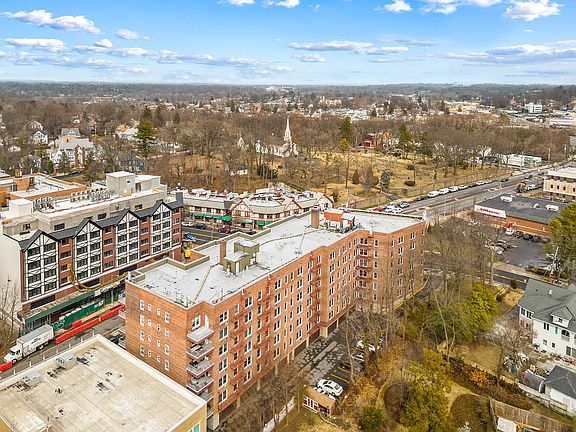 4th image of 24120 Northern Blvd