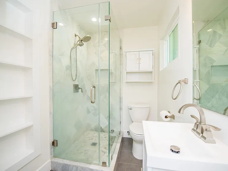 2253 Elden Ave — Photo 22