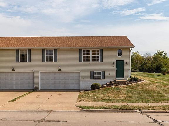 3rd image of 2025 Emerald Dr #0
