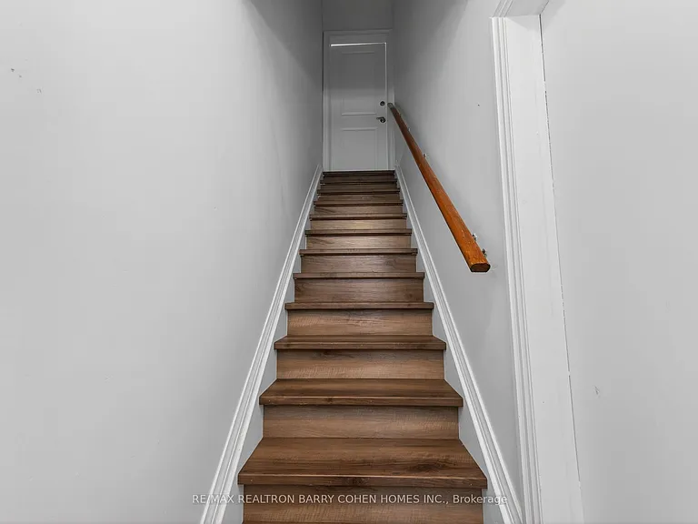 17 Southbourne Ave #UPPER — Photo 2