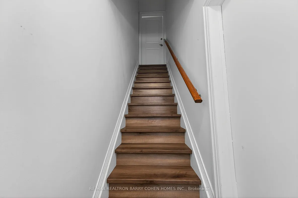 Building Photo - 17 Southbourne Ave #UPPER