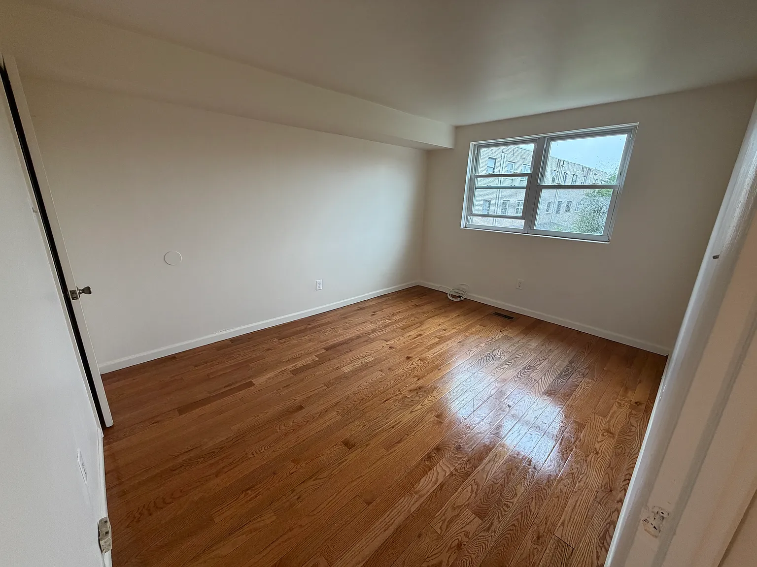 2 bed, 1200 sqft, $1,600 — Photo 4
