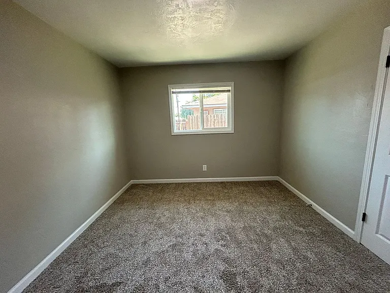 1404 Grape Ave — Photo 12