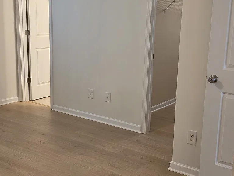 TO BATH ROOM & CLOSET OF MASTER BEDROOM