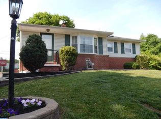 7 Phyllis Dr, Newark, DE 19711