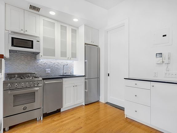 5th image of 316 W 101st St APT 3A