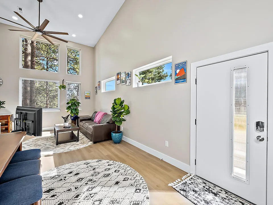 8213 Stags Leap Trl