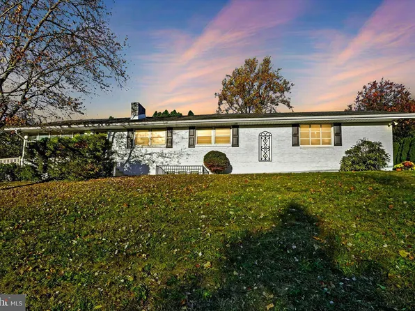 1615 Crestlyn Rd, York, PA 17403