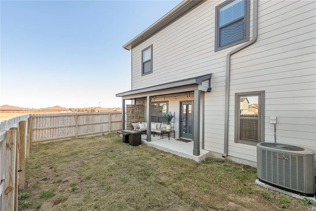 4 bed, 4.5 bath, 1908 sqft, $3,000 — Photo 4