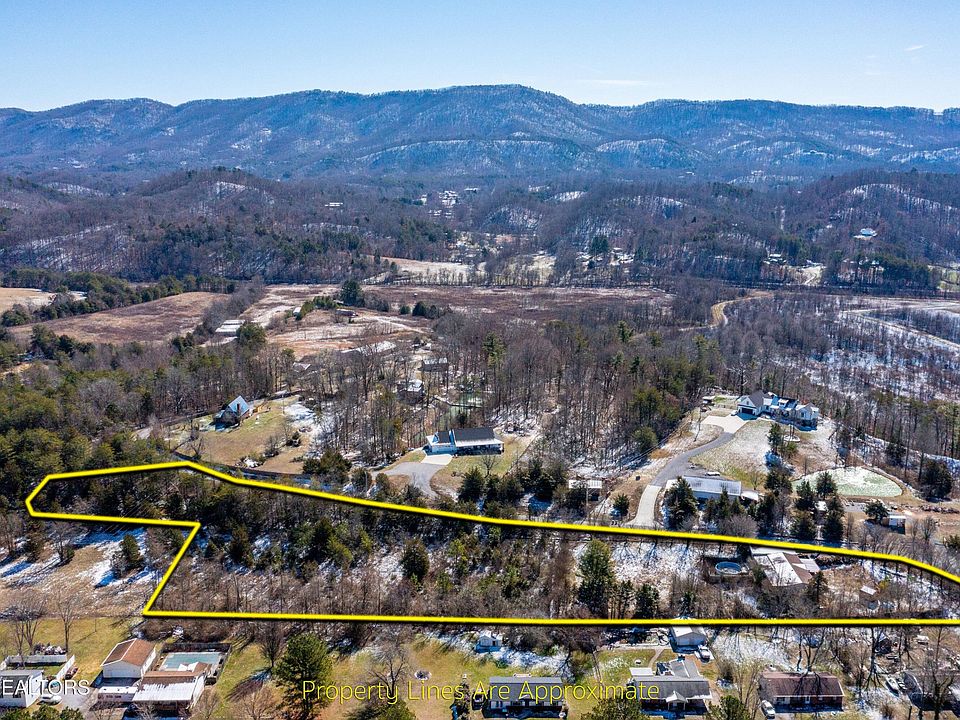 1st image of 3611 Camelot Dr