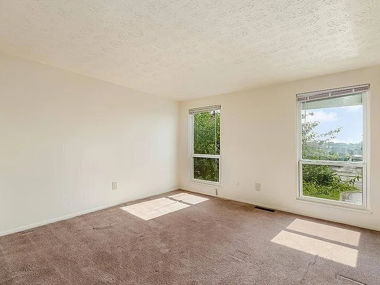 Sharon Green Townhomes — Photo 15