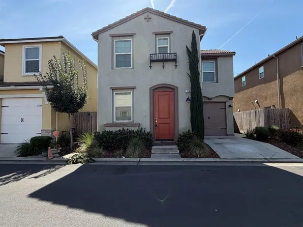 3774 Amity Ln, Clovis, CA 93619