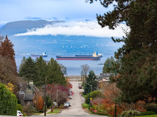 1822 Sasamat St, Vancouver, BC V6R 4M3