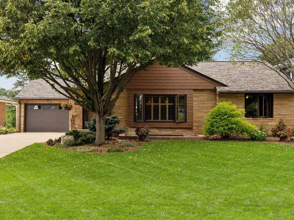 45 Hilltop Ln, Saint Paul, MN 55116