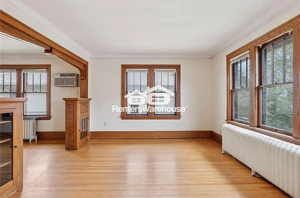 Spacious 2 Bedroom 1 Bath Upper Level Duplex in St. Paul — Photo 1