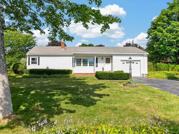17 Chapel St, Gardner, MA 01440