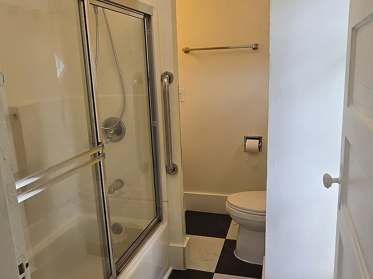 1221 S 3rd St #B — Photo 12