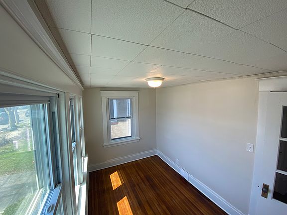 3rd image of 509 Hinman Ave Unit 1