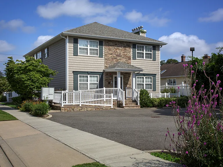Fairfield Courtyard East At Farmingdale — Photo 9