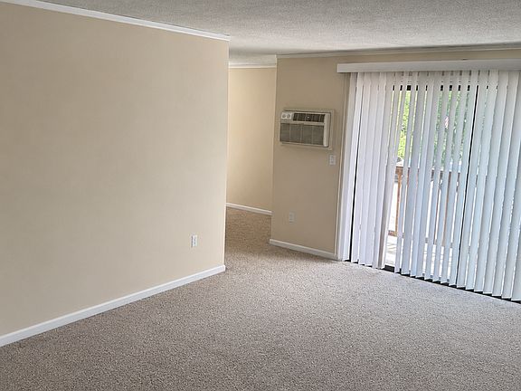 5th image of 655 Talcottville Rd APT 170