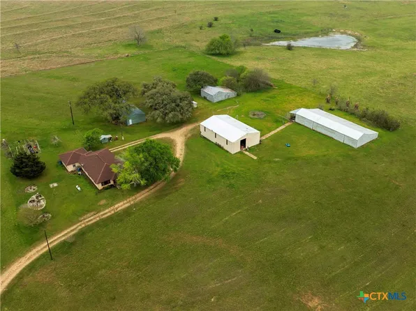 3927 County Road 256, Moulton, TX 77975