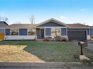 924 S 25th St, Rogers, AR 72758