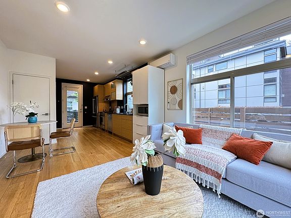 5th image of 4114A Linden Ave N #A