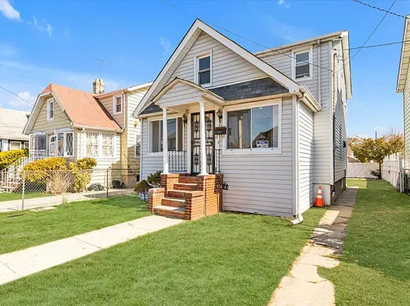 10441 214th St, Queens Village, NY 11429