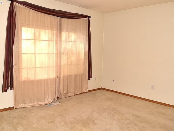 3rd image of 5607 NE 51st Ct