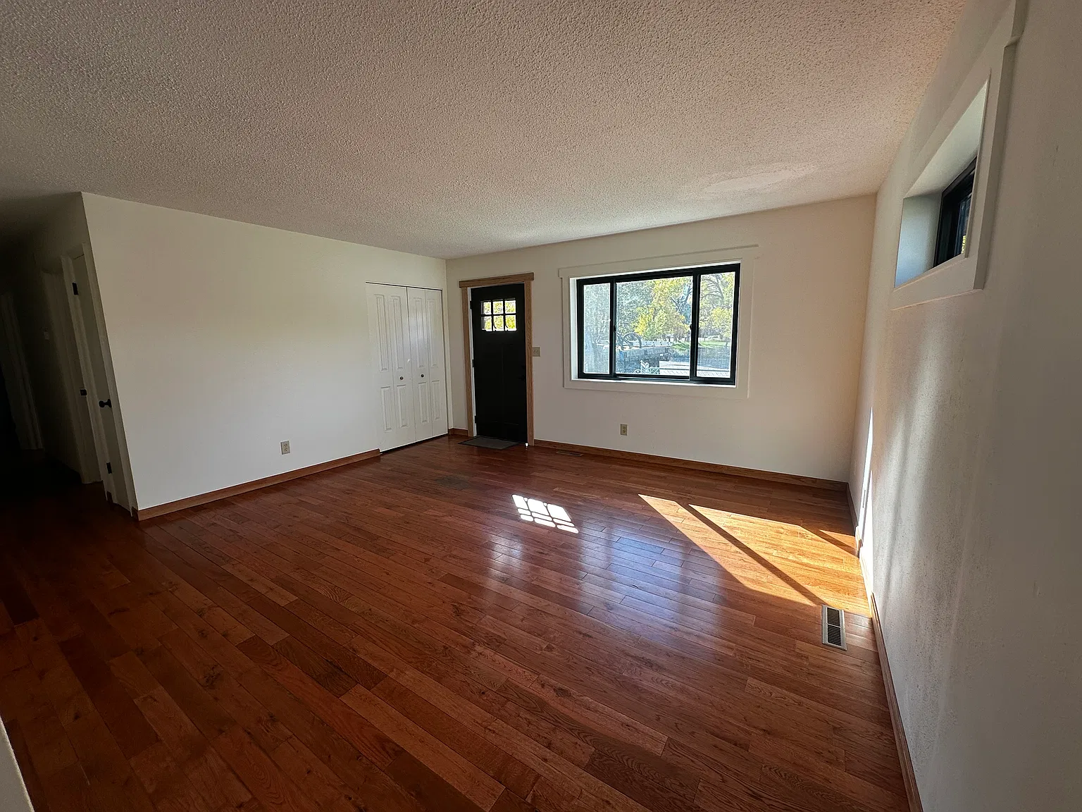 3 bed, 1008 sqft, $1,350 — Photo 4
