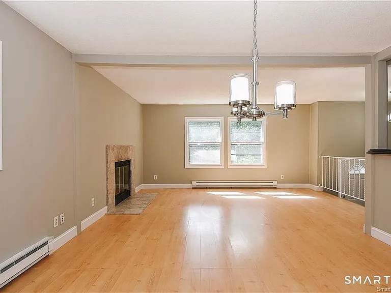 8 Circle Dr — Photo 3