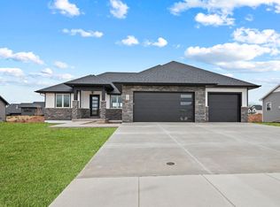 1693 Sweetbriar Way, Green Bay, WI 54311