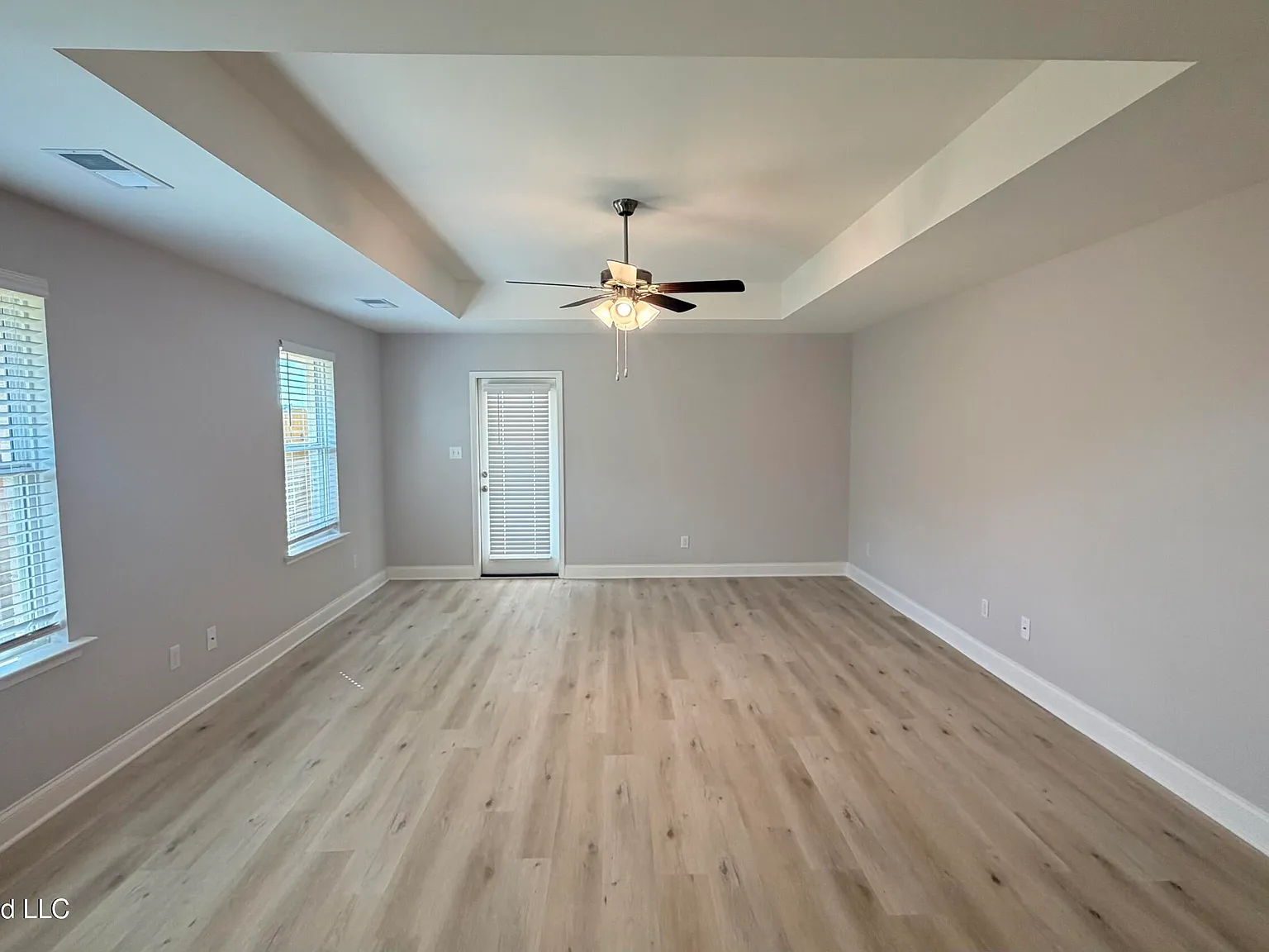 3 bed, 2.0 bath, 1717 sqft, $2,200 — Photo 4