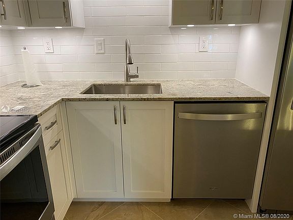Undermount kitchen sink for a sleek finish