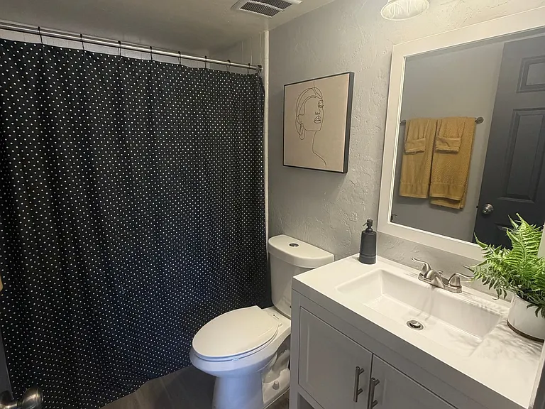 Waters Edge Apartments — Photo 40