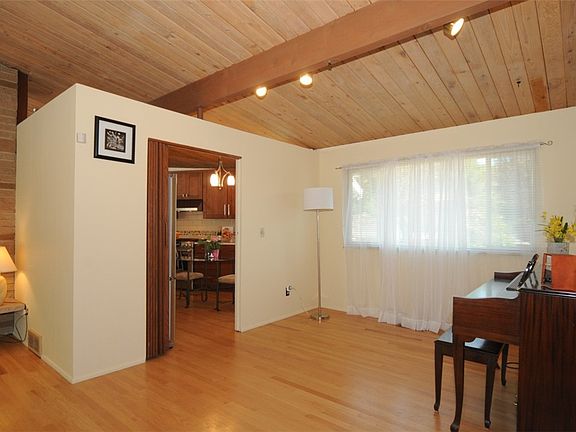 4th image of 4021 133rd Ave SE