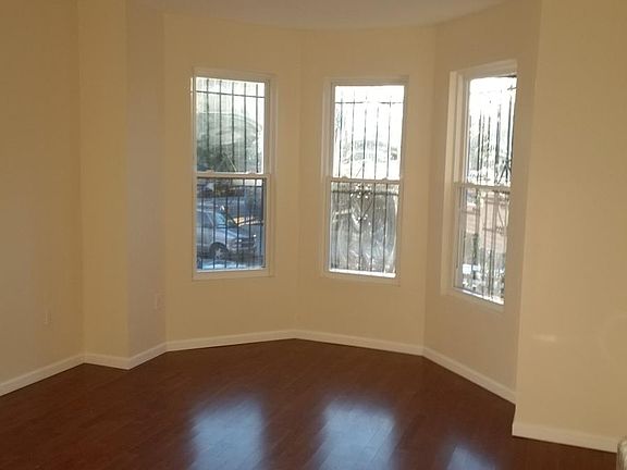 4th image of 2949 Bruner Ave
