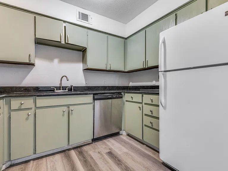 428 N Dallas Ave #7 — Photo 10