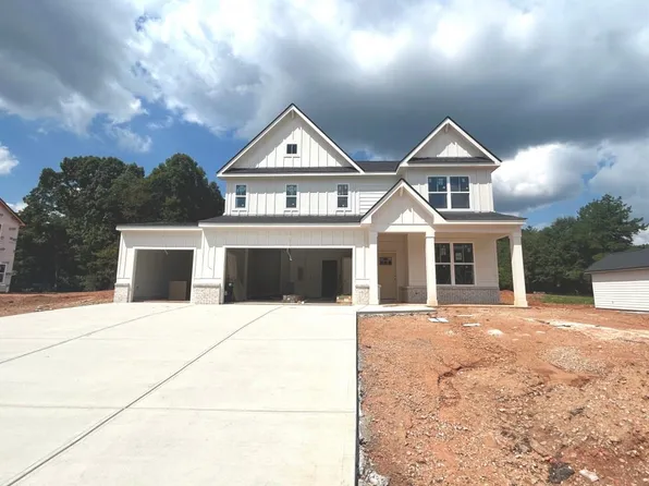 354 Flying Eagle Dr, Commerce, GA 30529