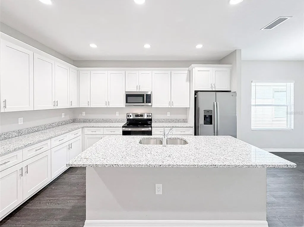 3 bed, 2.0 bath, 1555 sqft, $2,680 — Photo 2