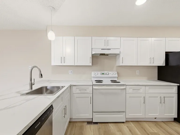982 S Dearborn Way #5 — Photo 5