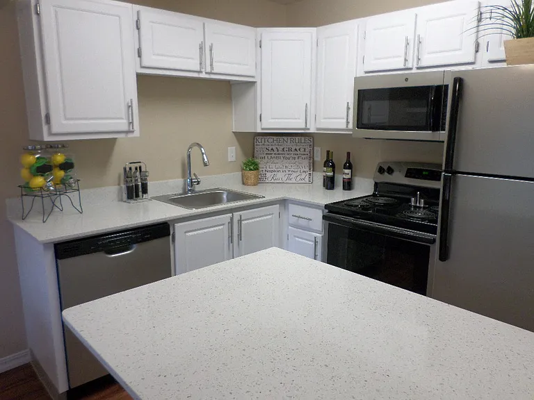 Commons at Hawthorn Village Apartments — Photo 11